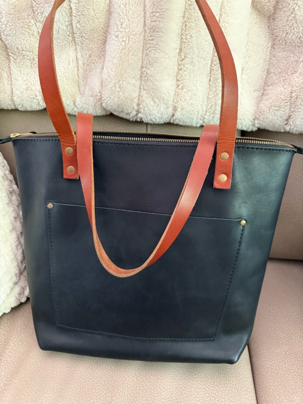 PLG older Med Smooth Black Zip Tote - no transfer issues